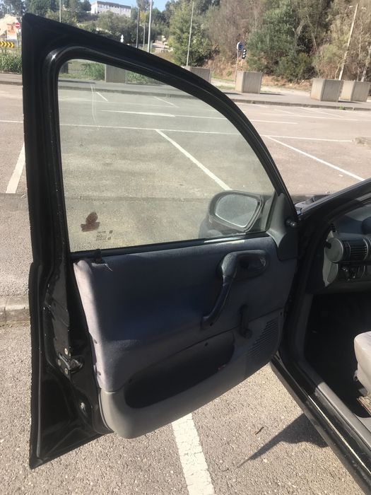 Carro com problema nos travoes(reservado)