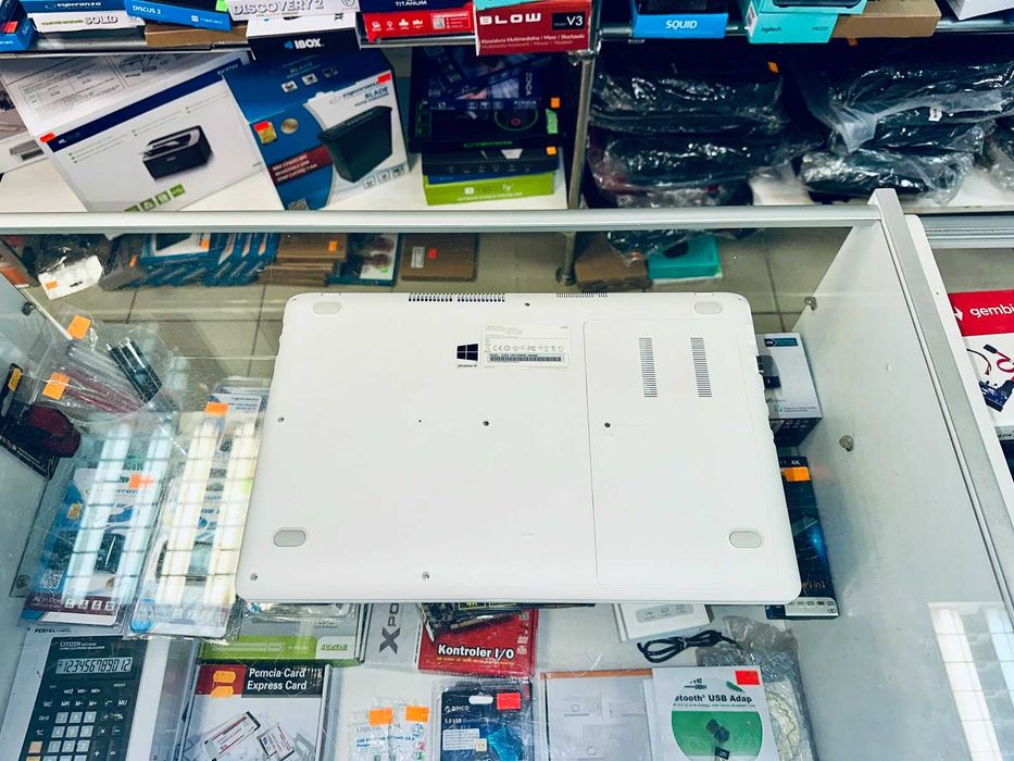 Laptop SAMSUNG 370R 15,6" biały 2117U 8GB 256GB Win 11