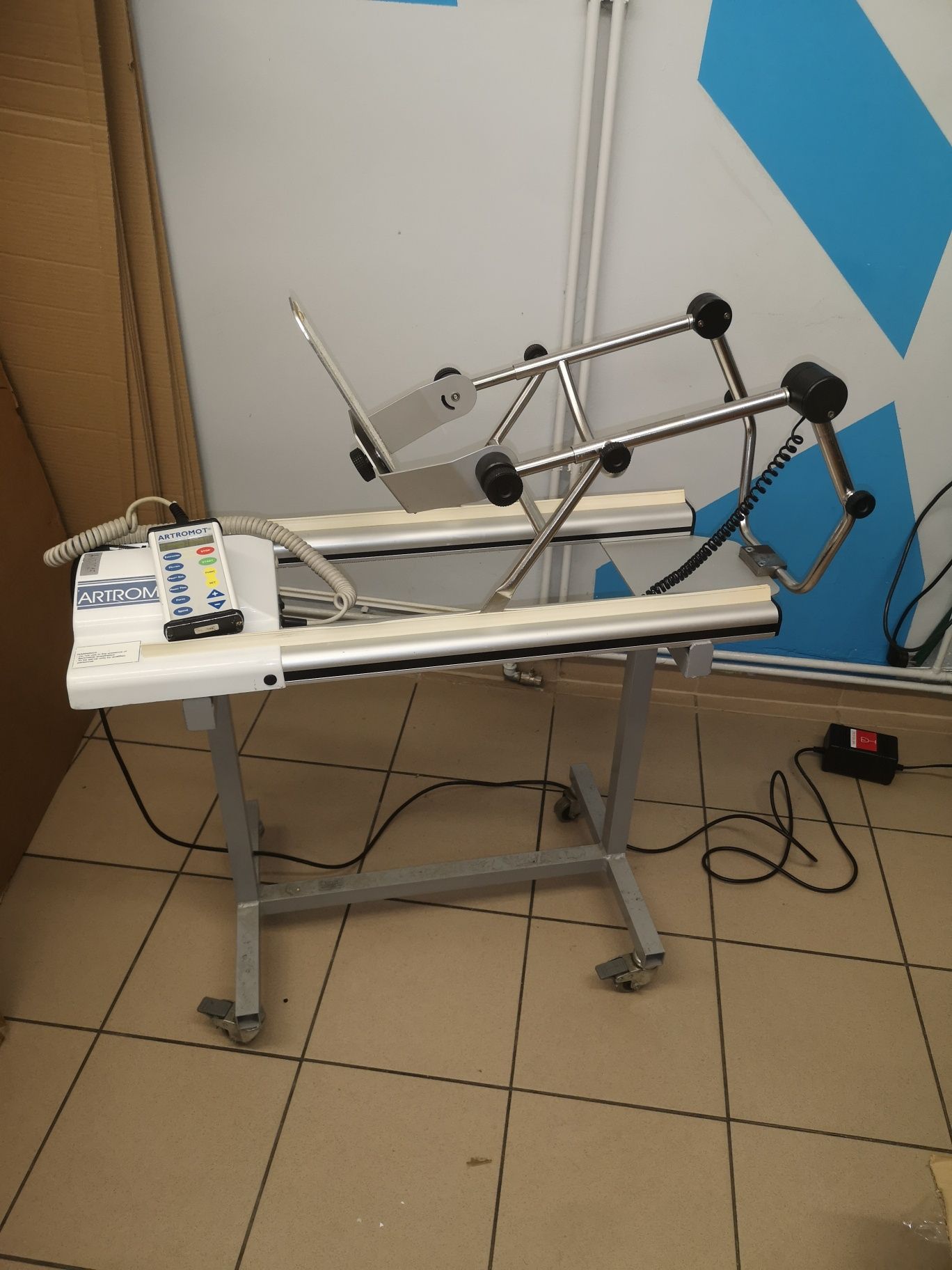 Szyna CPM Artromot K3 do rehabilitacji stawu kolanowego