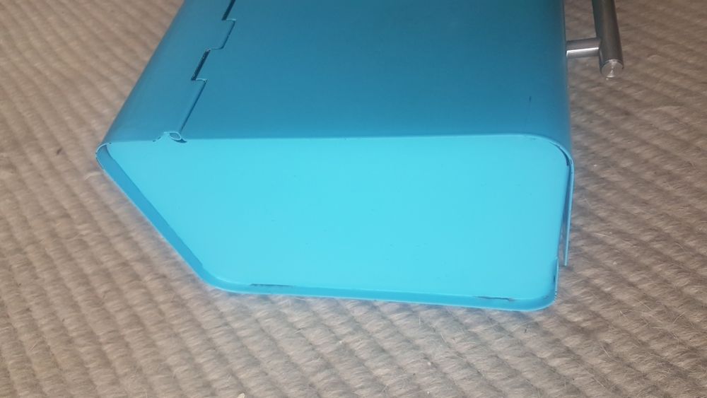 Caixa metálica para pão