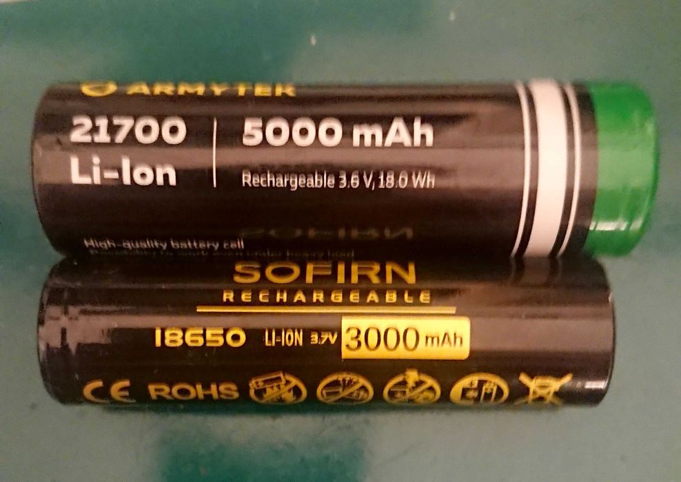 Zestaw ARMYTEK Wizzard Akumulator 5000Mha 21700 oraz 18650 Sofirn 3000