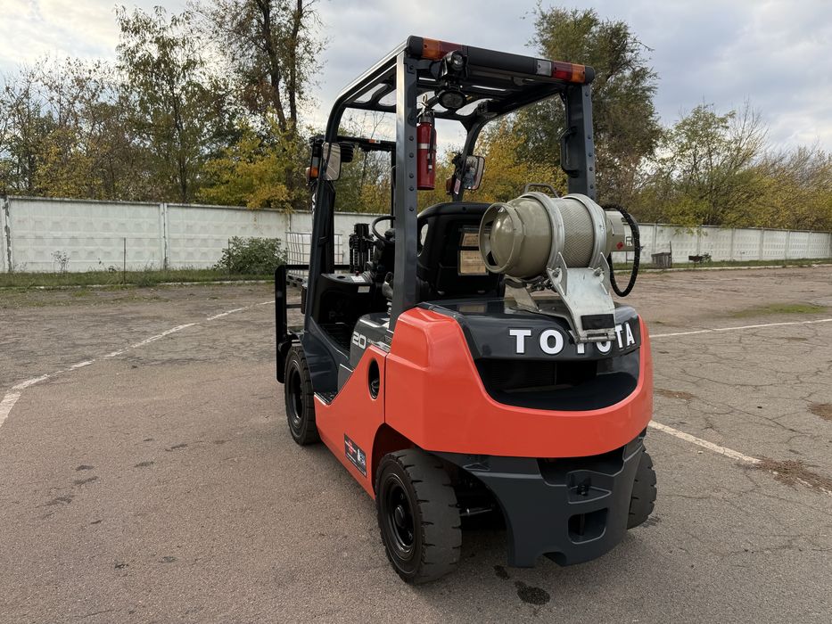 Навантажувач вилковий з вагами TOYOTA02-8FG20 вилочный погрузчик, кара
