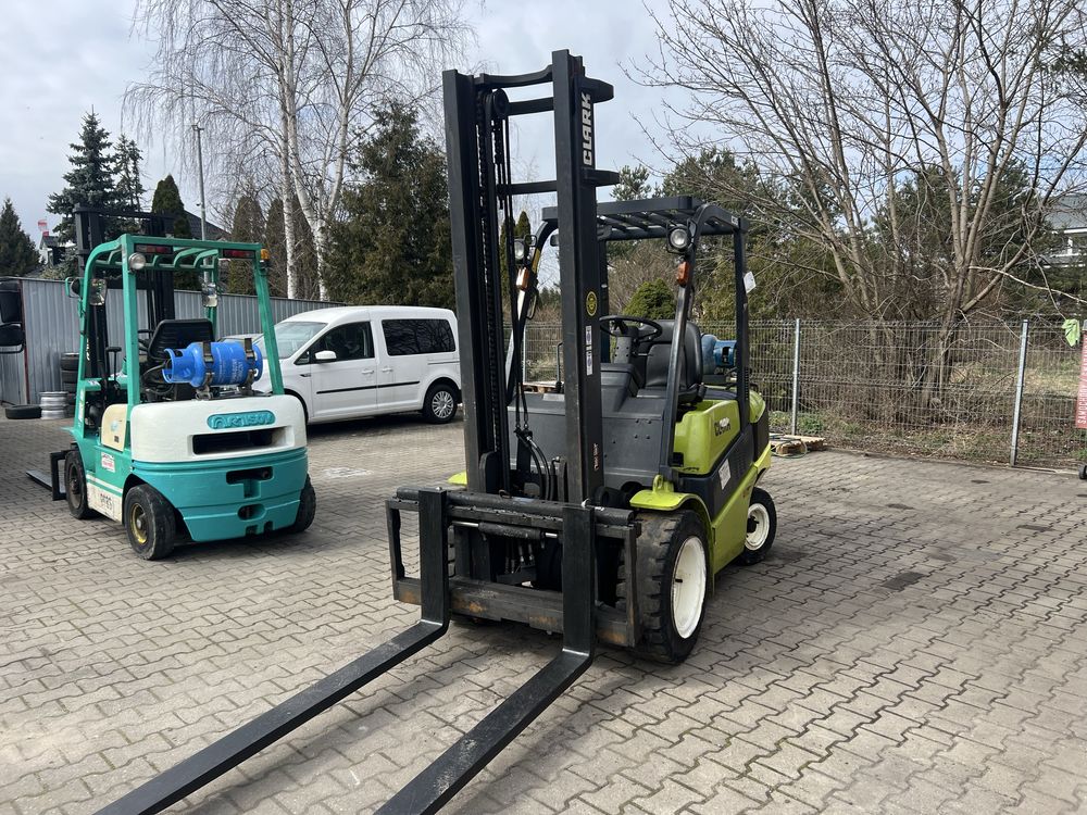 Wózek widłowy CLARK C35L