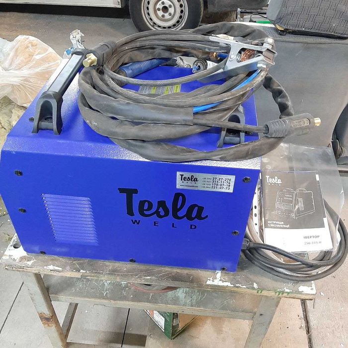 Аргоновий зварювальний апарат Tesla TIG/MMA 256 AC/DC