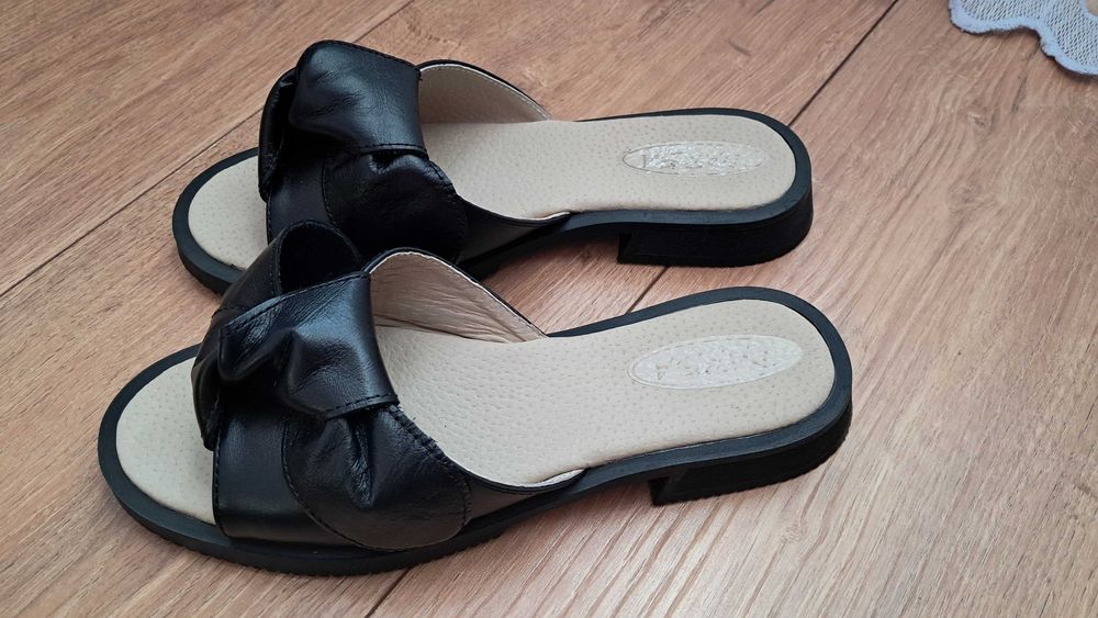 Жіночі шльопанці