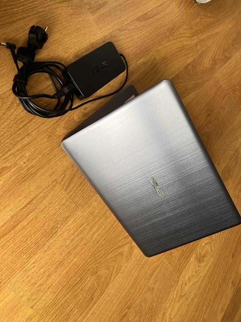 Portátil Asus 15.6’’