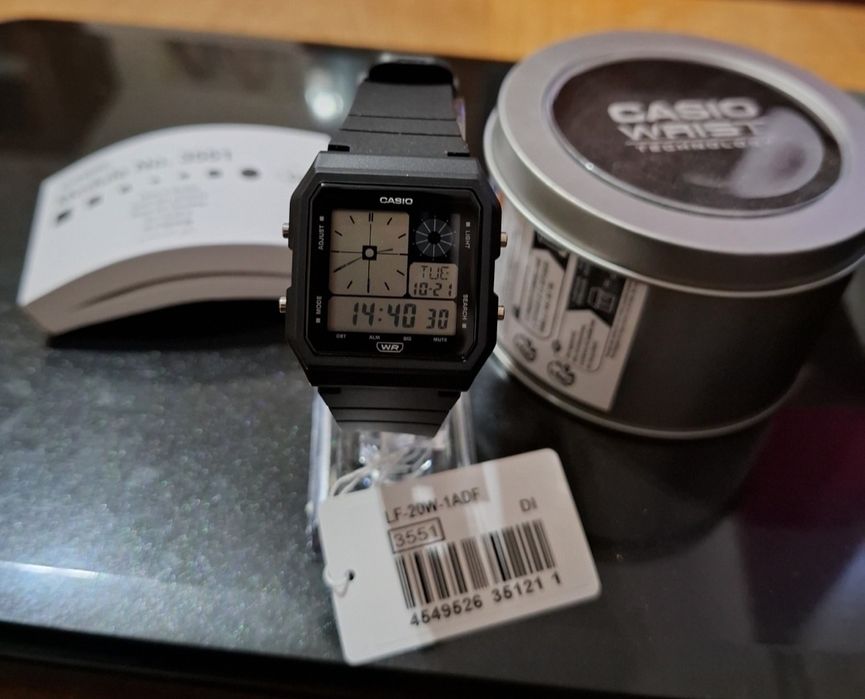 Годинник Casio LF-20W-1ADF. Оригінал.