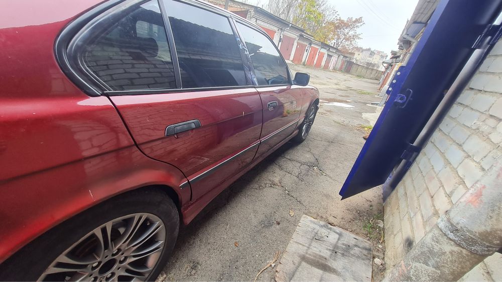 Двери бмв е34 в хорошем состоянии