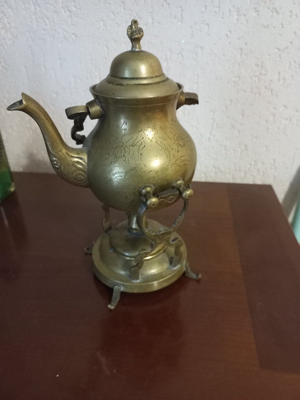 Антикварный чайник,  бронзовый, с горелкой на подставке.