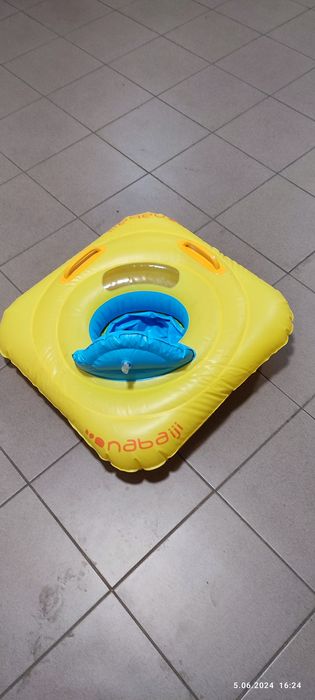 Kółko pompowane dla malucha Nabaiji 7-11kg z siedzeniem