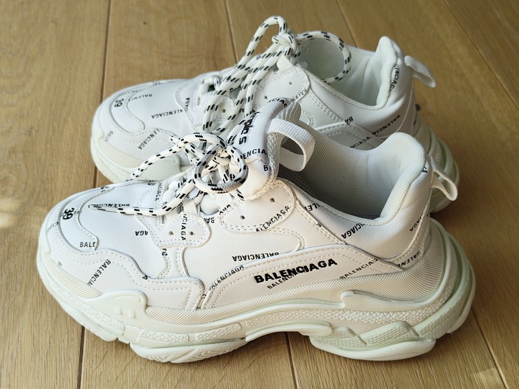 REZERWACJA BALENCIAGA sneakersy "TRIPLE S" z diagonalnym logo rozm. 39