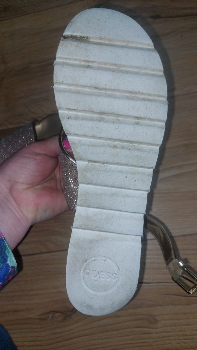 Sandały Guess 37