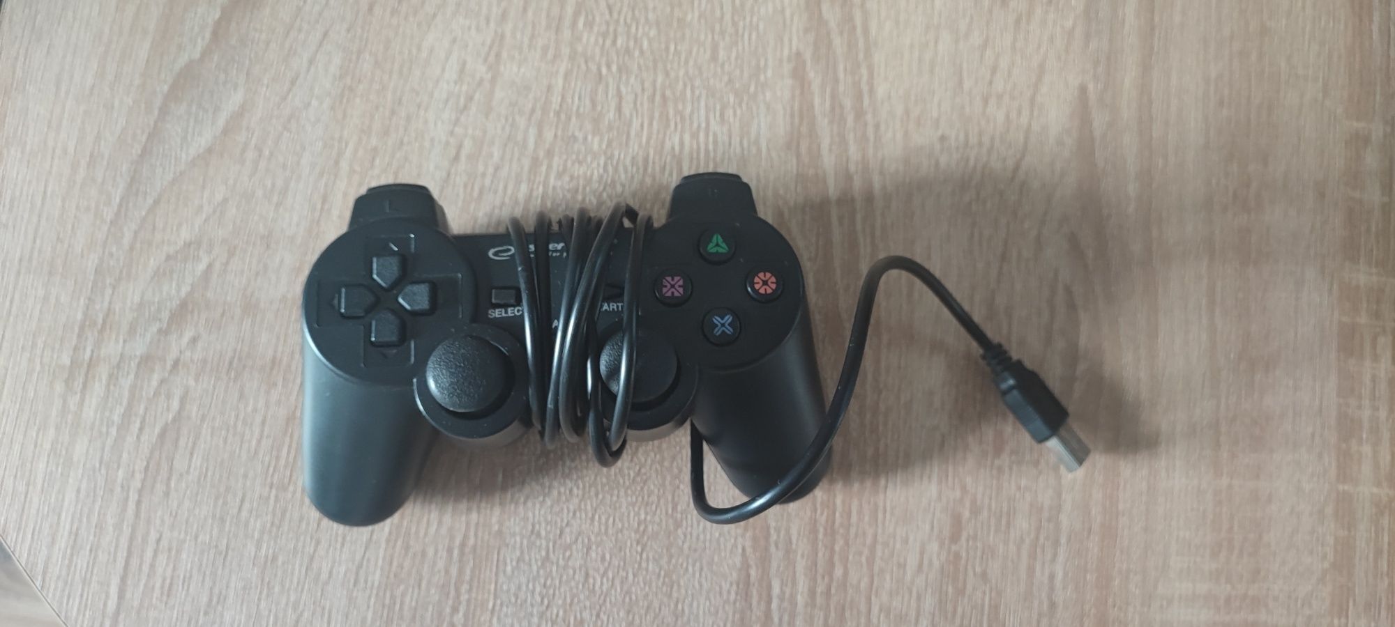 PlayStation 3 + pad przewodowy I okablowanie