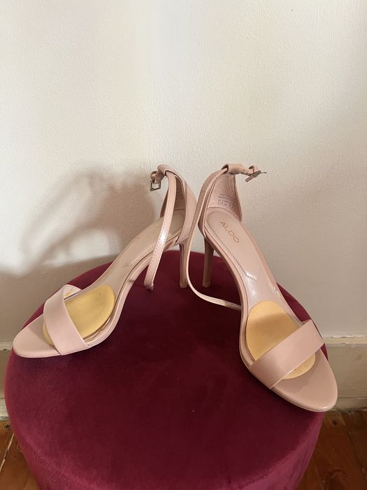 Sandalias Aldo com palmilha meia sola. N°36. Nunca usadas