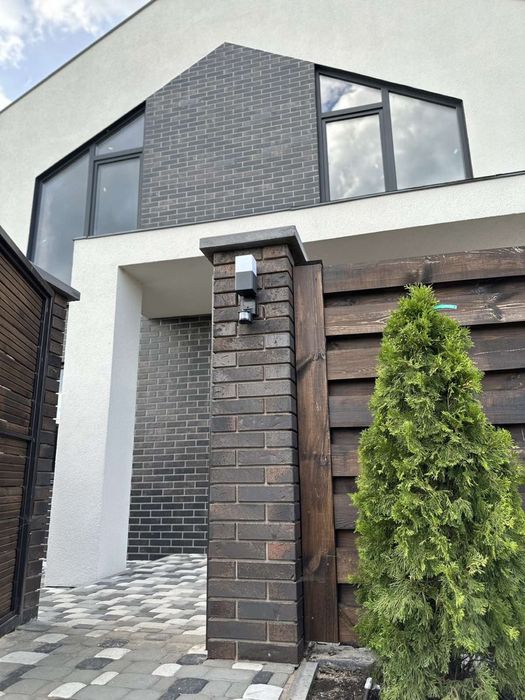 Стильний котедж на березі озера, 5 хв. від Бучанського парку