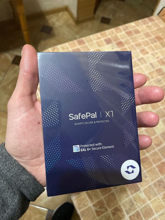 Крипто гаманець Safepal X1