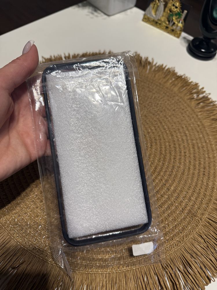 Продам чохол на 14 про макс новий