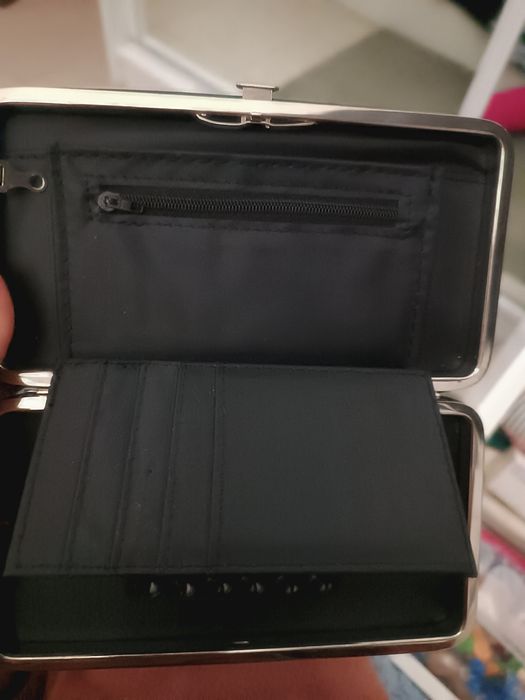 Carteira  com telemóvel