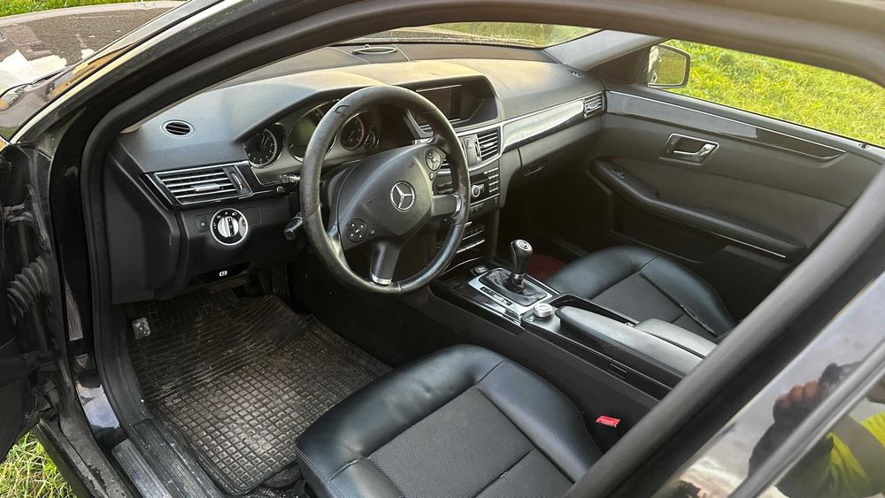 Mercedes E200CDI W212 Sedan 2010 r kolor 040 uszkodzony silnik OM651