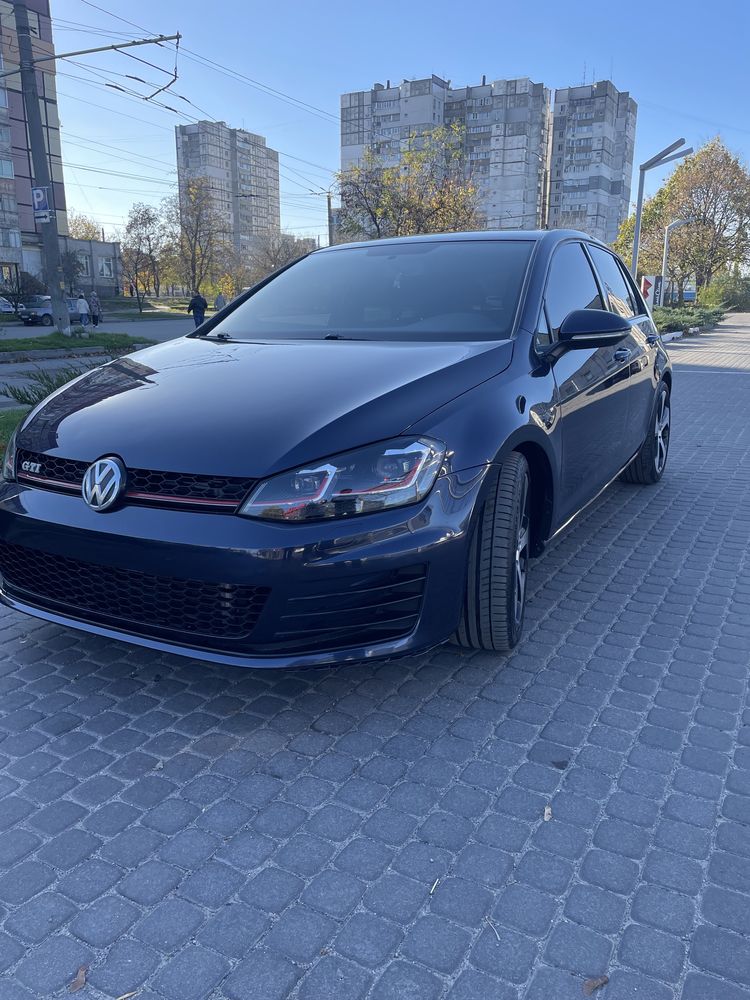 Volkswagen Golf GTI 2.0 turbo