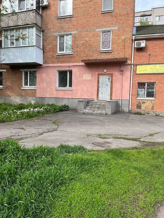 Продам нежитлове приміщення в центрі Миргорода.