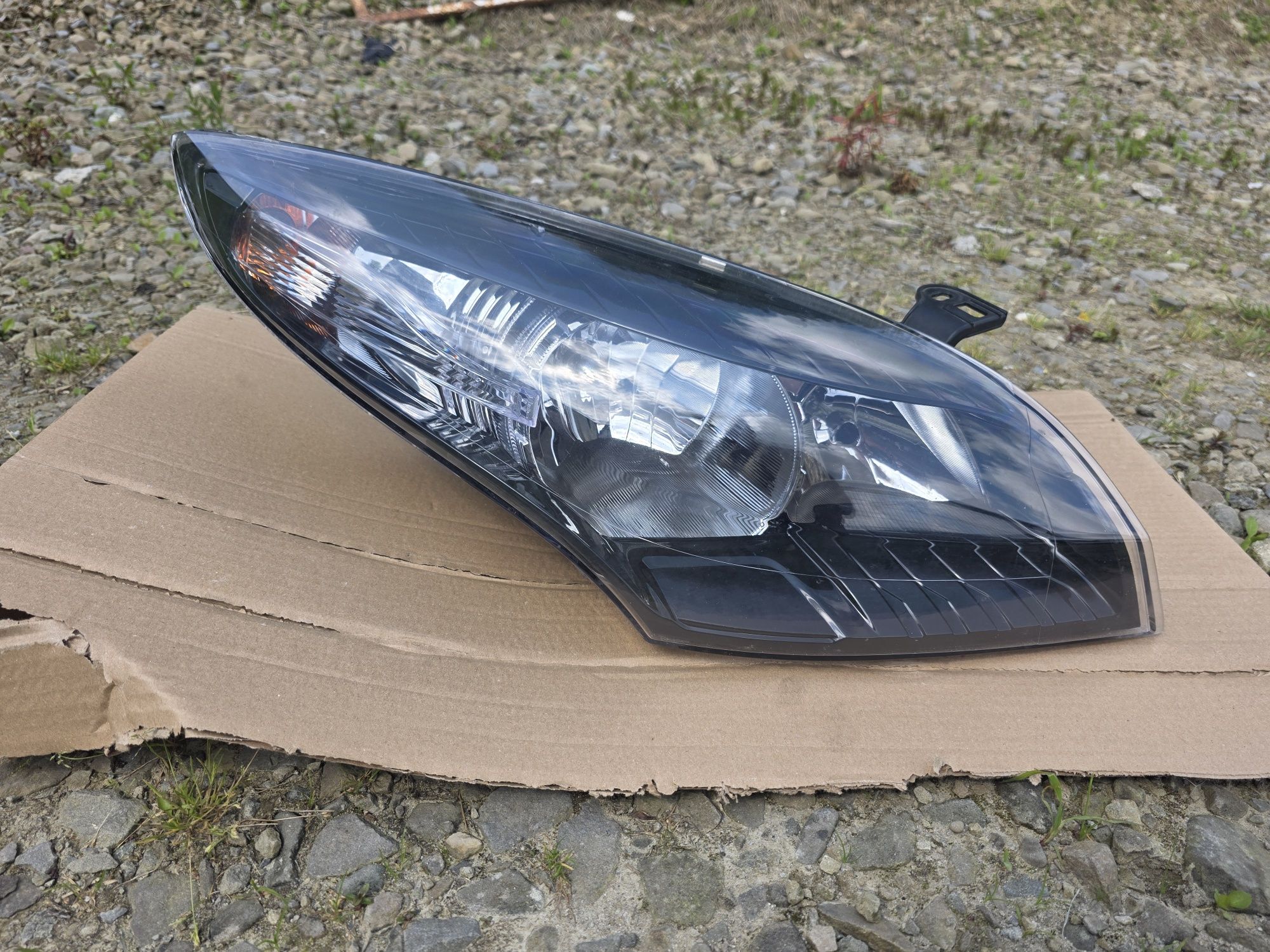 Reflektory | Lampy przednie Renault Megane III hatchback 2012/2013