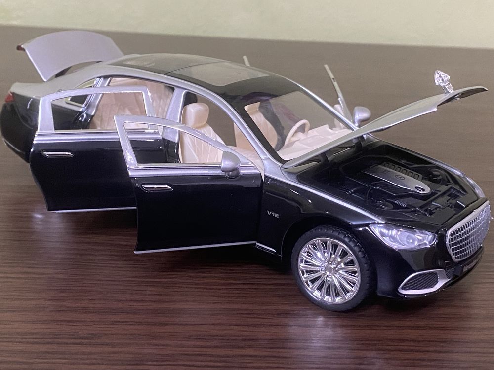 Модель авто 1:22 Mersedes S-400 Maybach