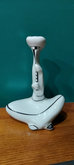 Porcelanowa figurka Fakir-  Wałbrzych