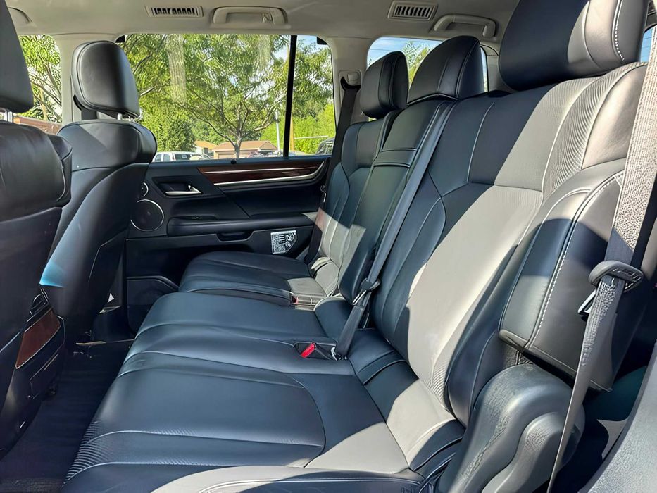 Lexus LX 570      2017