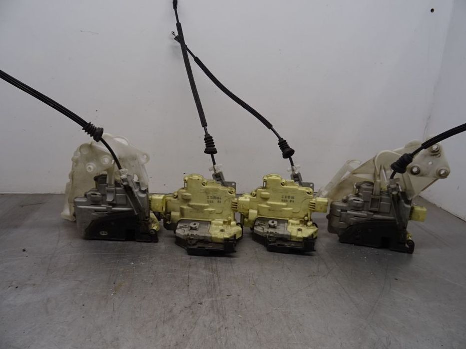 VW PASSAT B6 05-09 2.0TDI ZAMEK DRZWI PRAWY TYŁ 7 PIN / 9 PIN