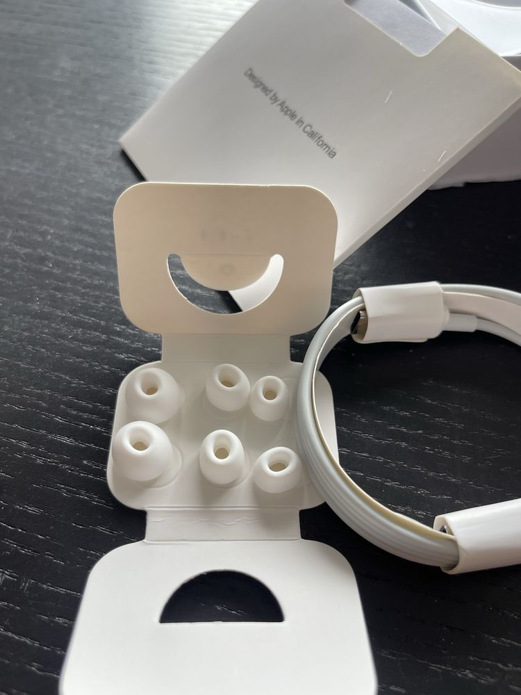 AirPod 2 pro (artigo de expocisao de loja)