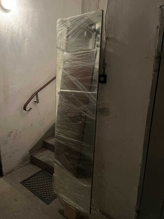 Wyposażenie sklepu odzieżowego z lustrem