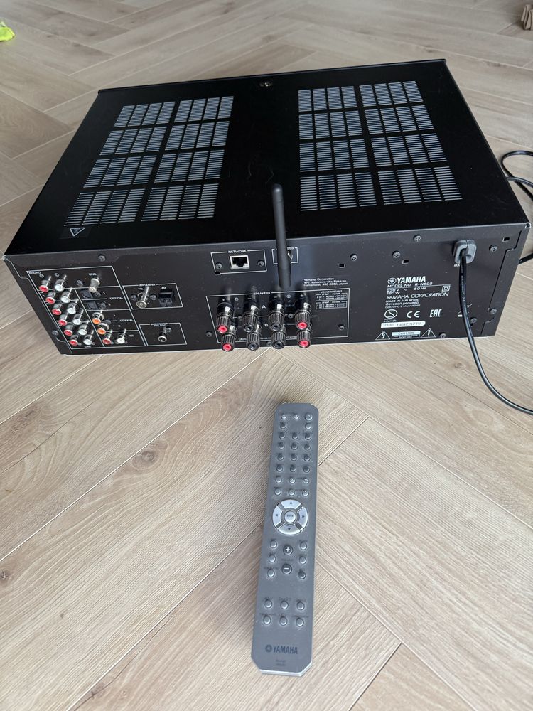 Amplituner Yamaha R-N602