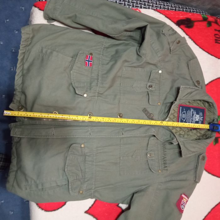 Продаётся тёплая куртка.