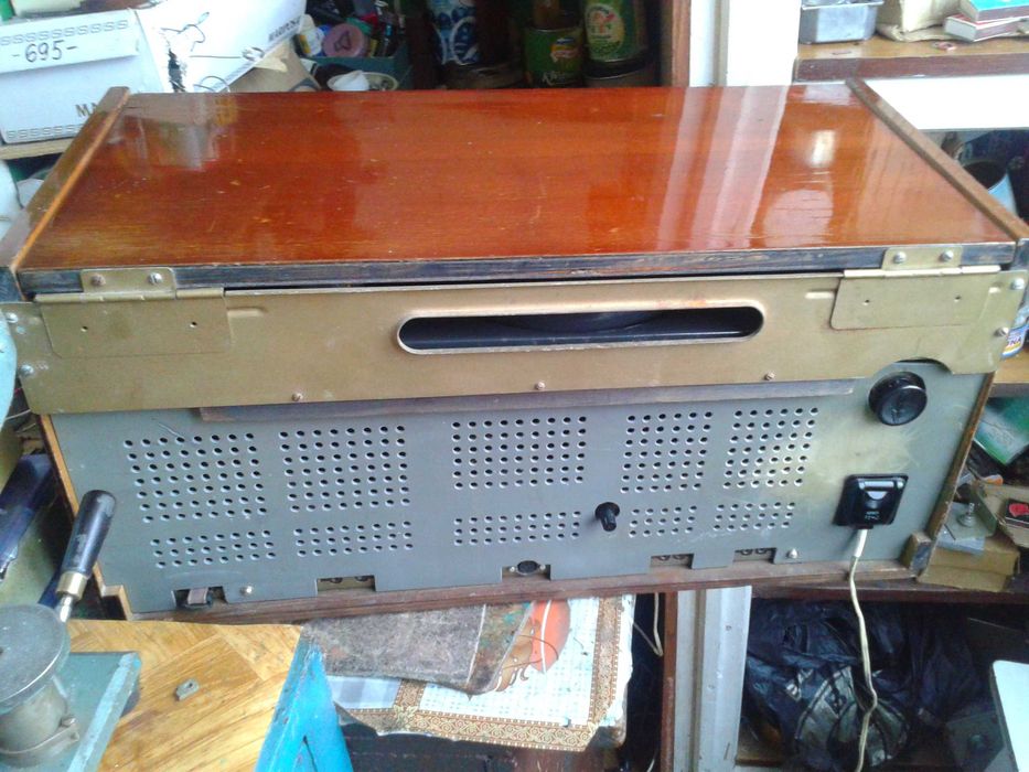 Радіола лампова  "Рігонда - Стерео" з акустикою.