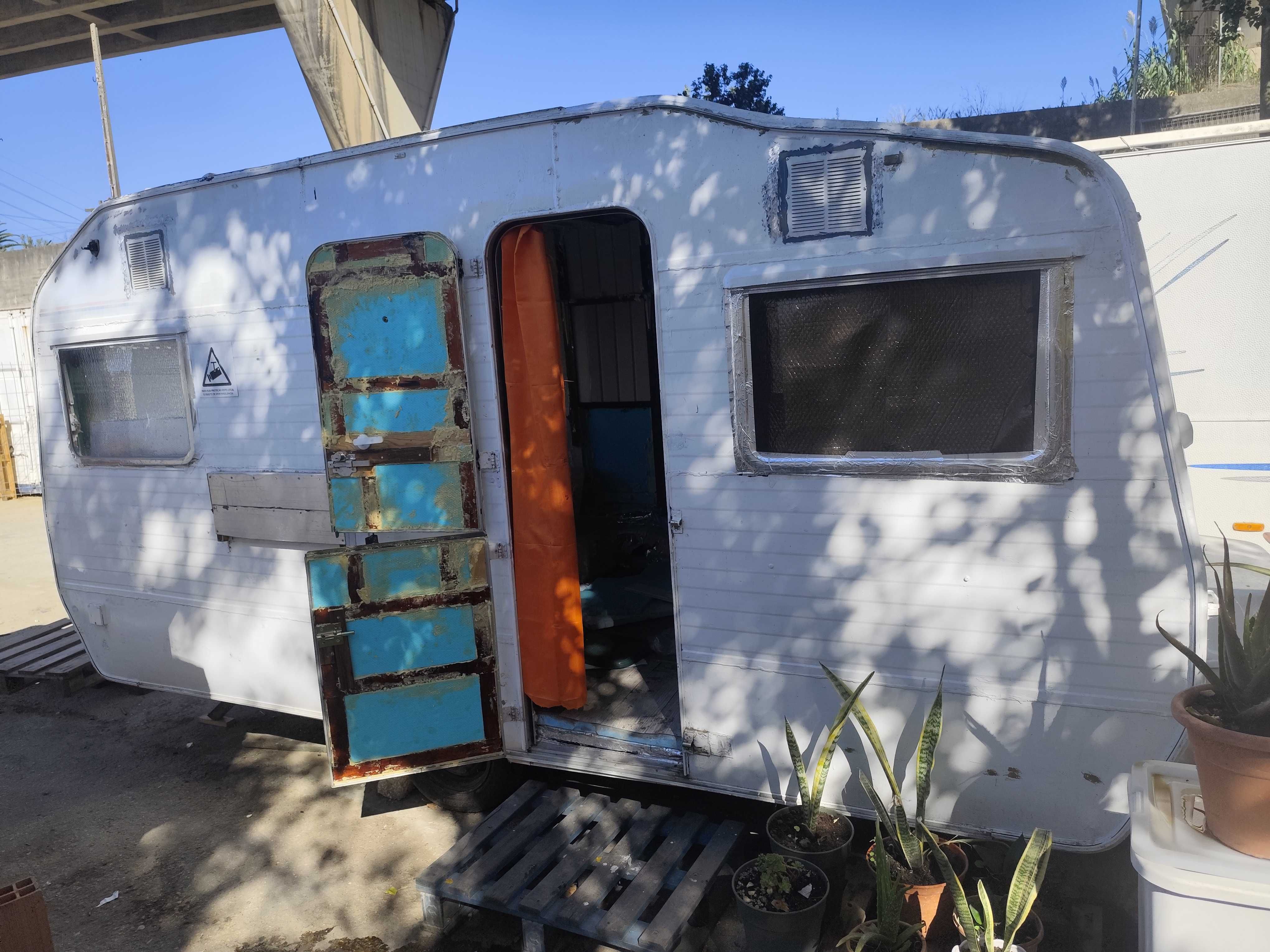 Vendo caravana em remodelação