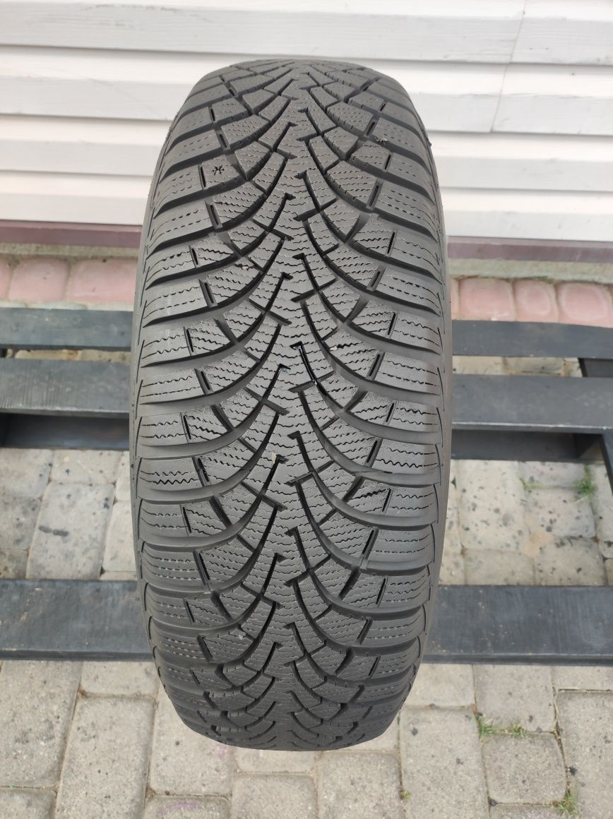 205.60.16 jedna opona Goodyear UltraGrip 9