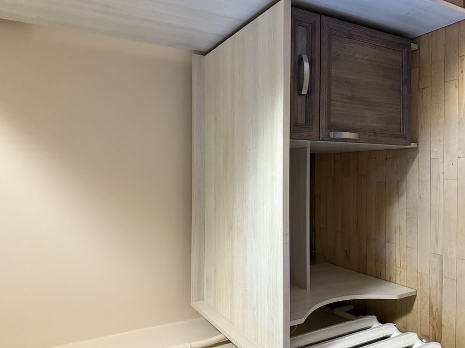 Стіл компʼютерний письмовий