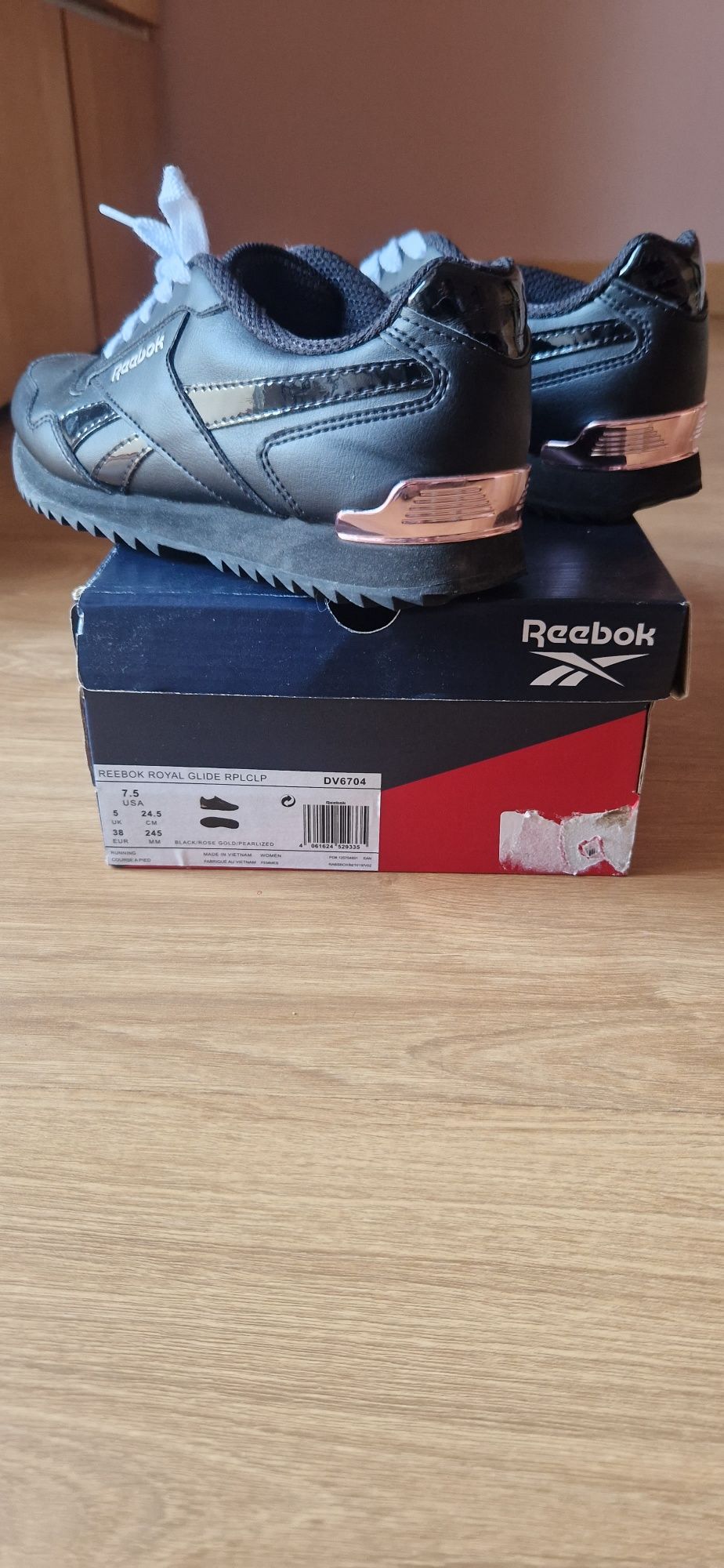 Tênis Reebok pretos e rosa