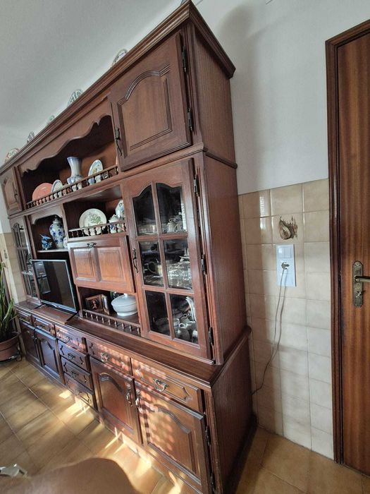 Móvel de sala em madeira maciça – estilo vintage