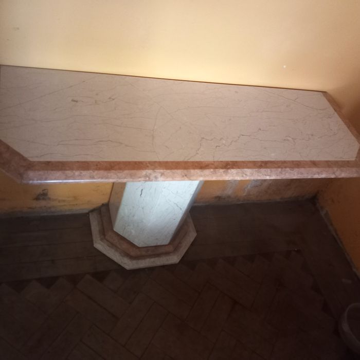 Consola em pedra mármore