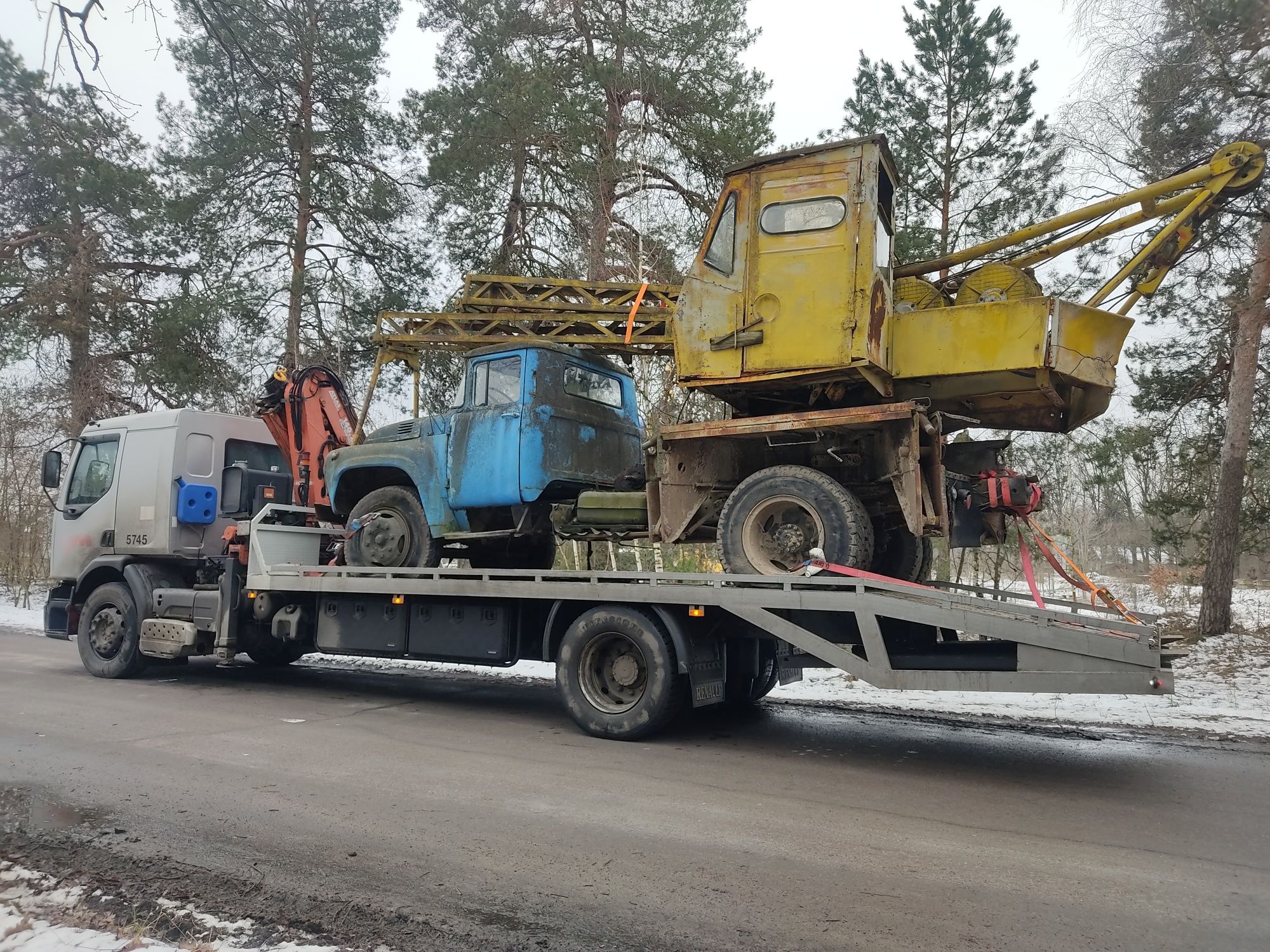 Евакуатор Сарни цілодобово .  Евакуатор з маніпулятором 10т .