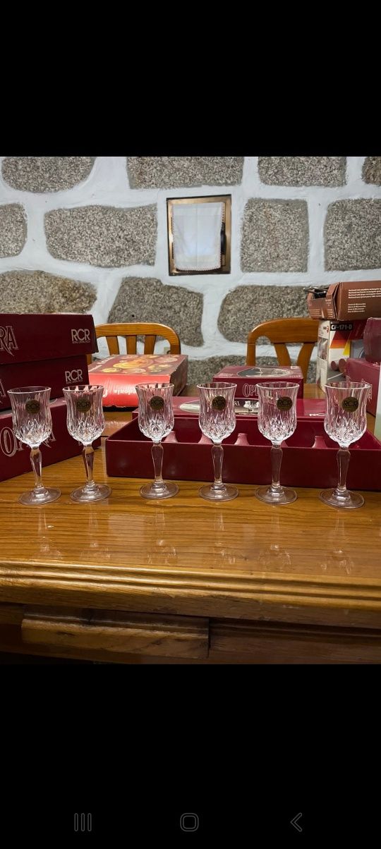 Cálices de licor cristal