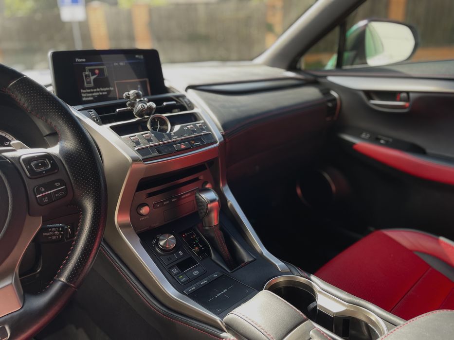 Lexus NX 300 F-Sport 2.0 240 к.с