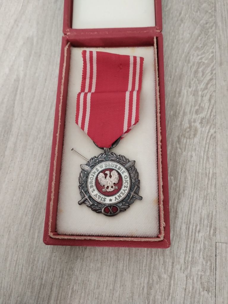 Medal siły zbrojne w służbie ojczyzny.