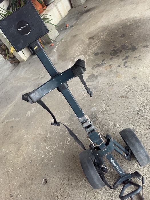 Carro de golf com tacos