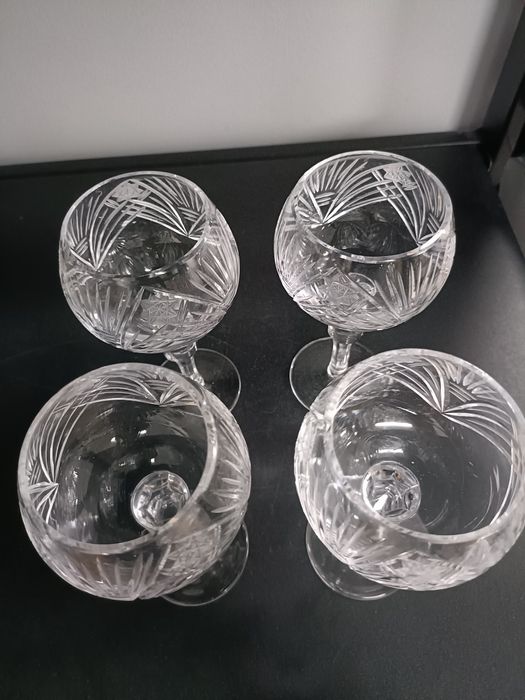 Cztery kryształowe kieliszki