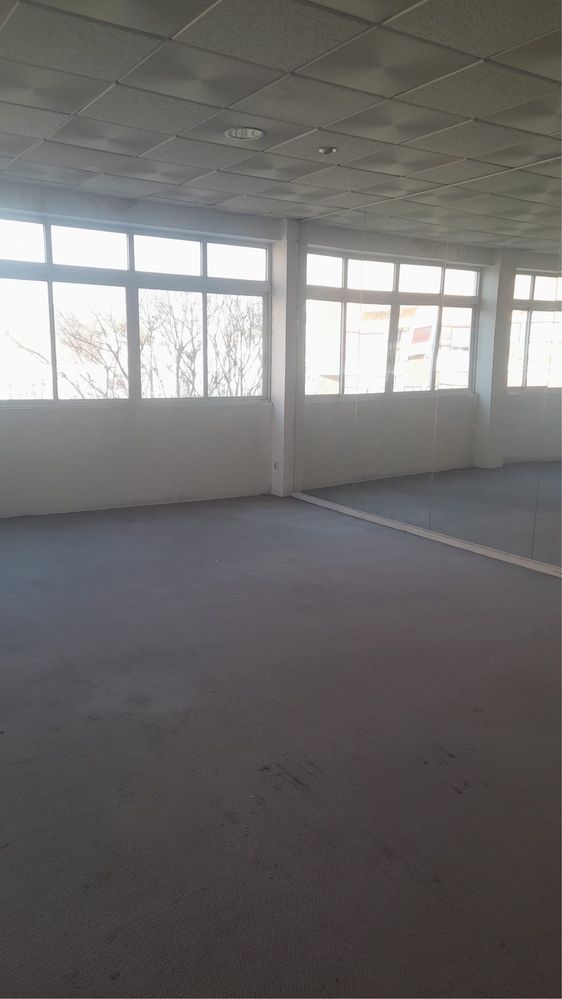 Arrenda-se espaço comercial c/ 440 m2, Cova da Piedade