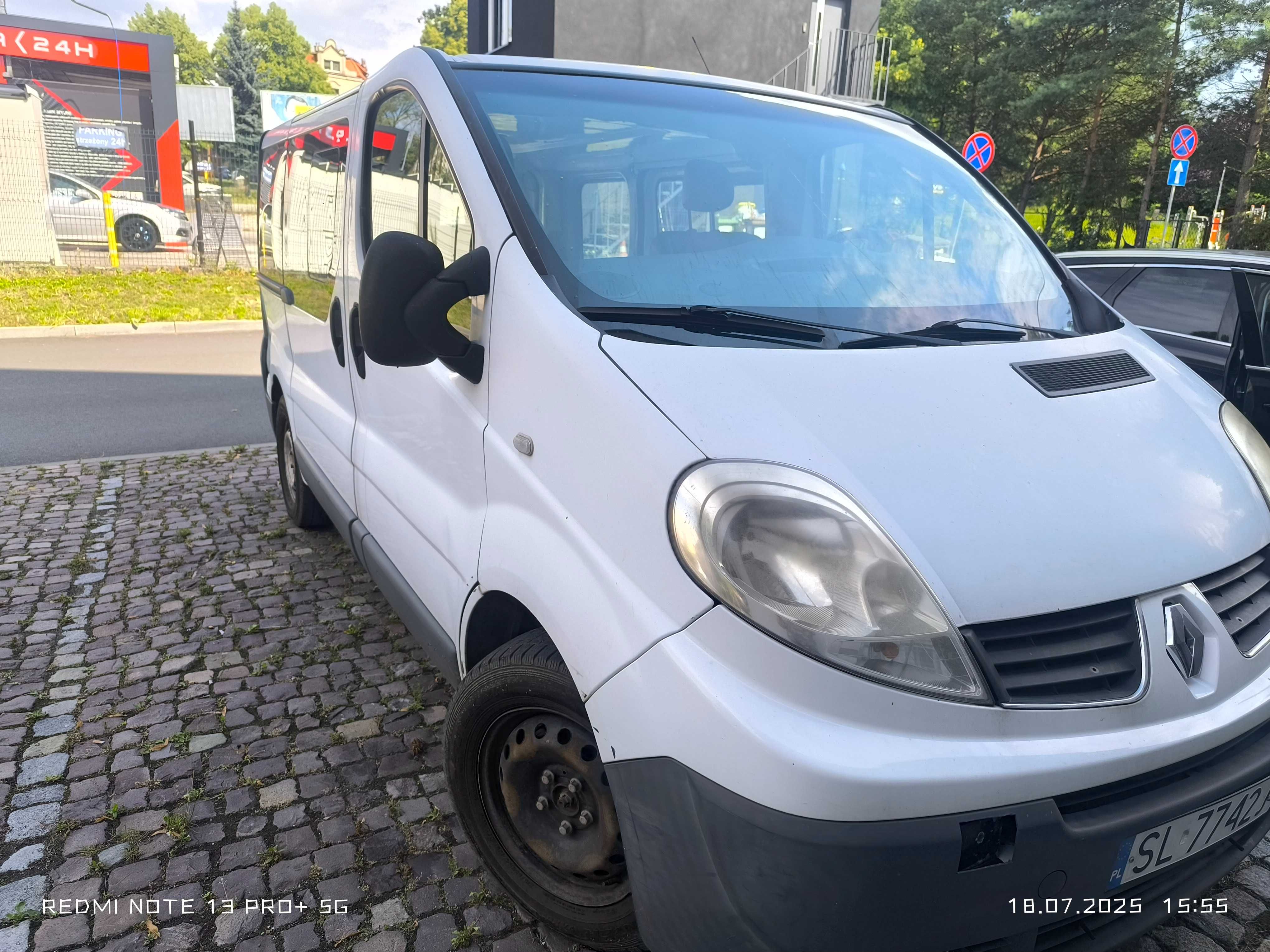 Renault Trafic l1h1 brygadówka 6  osób  klima