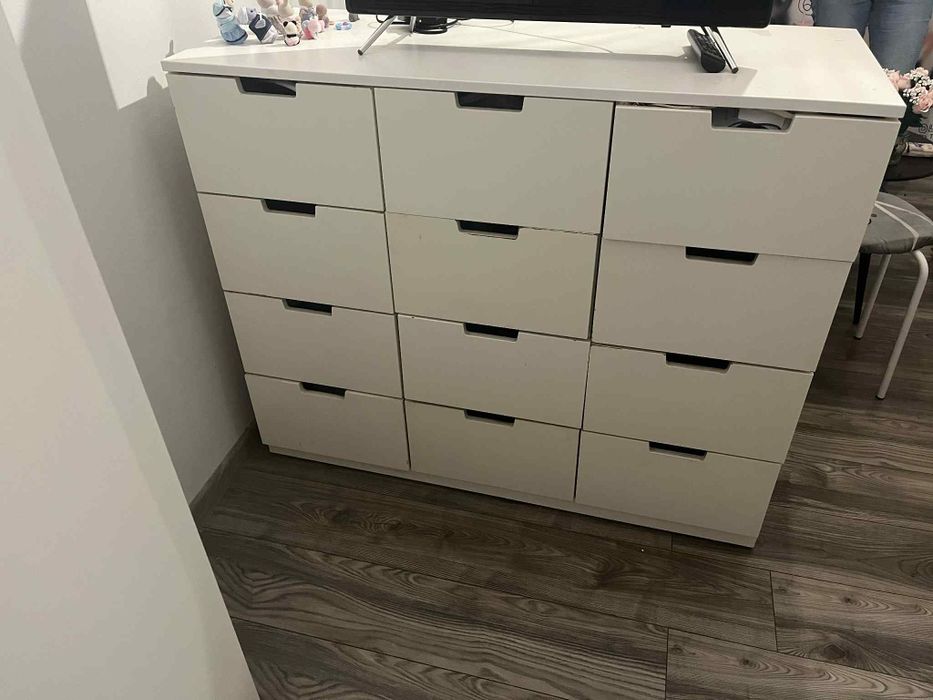 Sprzedam komodę białą